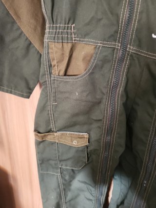 Mono de trabajo verde militar