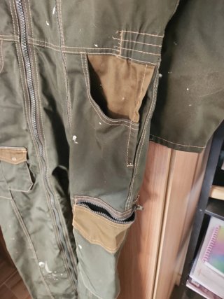 Mono de trabajo verde militar