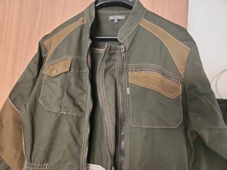 Mono de trabajo verde militar