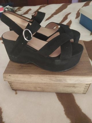 Sandalias de cuña negras