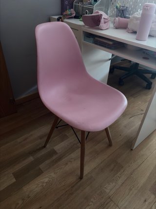 Sillas de plástico y madera 2 unidades