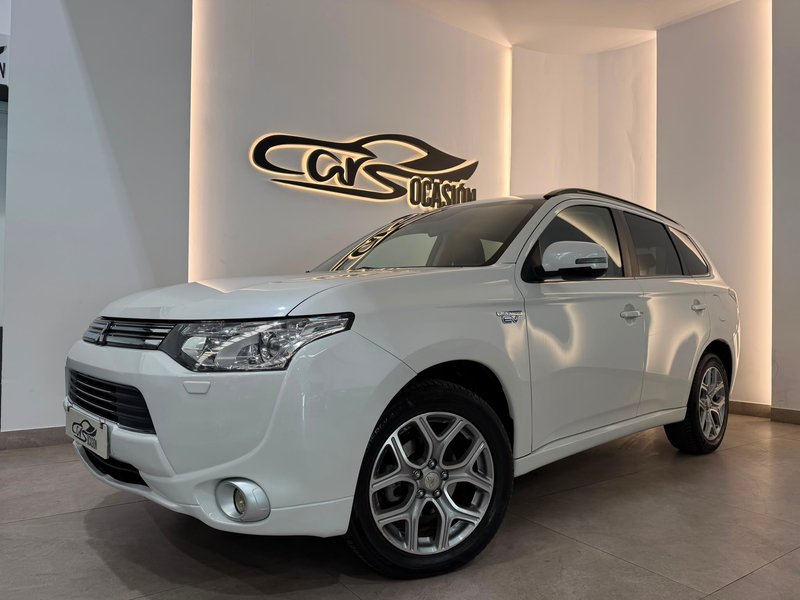 Mitsubishi Outlander PHEV Kaiteki (Híbrido) 2015