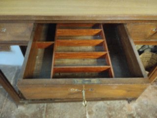 Aparador antiguo madera con espejo y vitrina