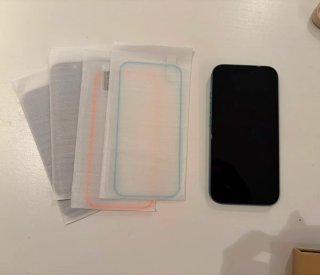 iPhone 16 128GB (2024) + 4 protezioni. Non trattabile