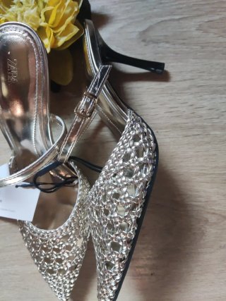 Sandalias tacón trenzadas Zara