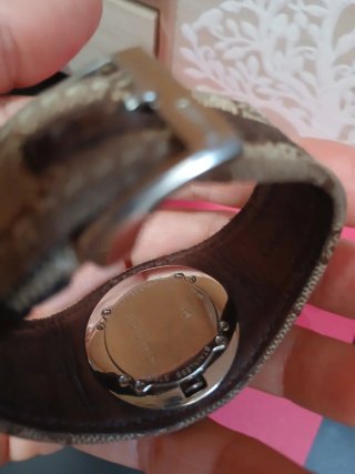Orologio Gucci con Cinturino in Tessuto a Effetto Ologramma Beige/Marrone