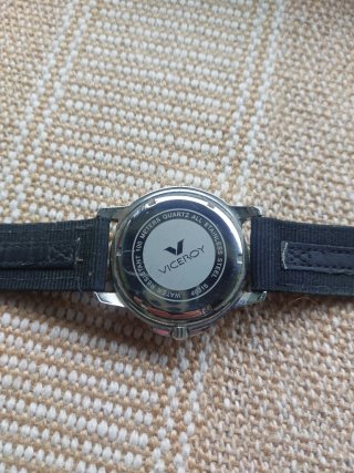 Reloj Viceroy Negro y Plateado.