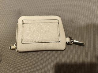 Monedero tarjetero blanco,/ beige clarito con logo