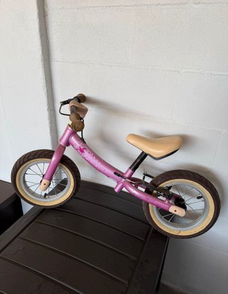 Bicicleta de equilibrio rosa