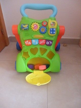 Correpasillos infantil Alcampo, en muy buen estado