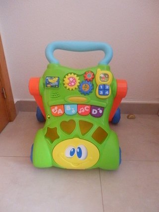 Correpasillos infantil Alcampo, en muy buen estado