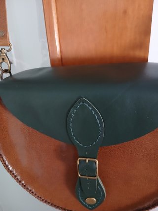 Bandolera de piel hecha a mano