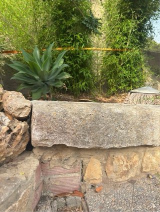 Bancos de piedra rústicos