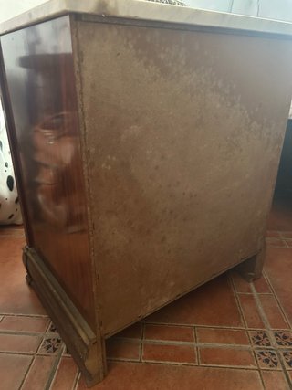 Dormitorio clásico completo con cómoda y espejo