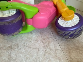 Correpasillos moto infantil marca FEBER
