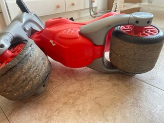 Correpasillos moto infantil marca FEBER