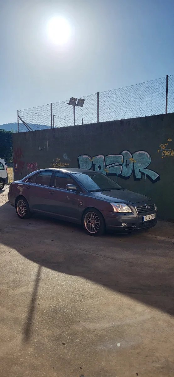 Toyota Avensis 2004 - foto 1