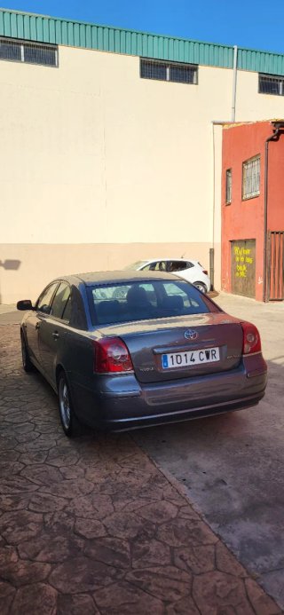 Toyota Avensis 2004