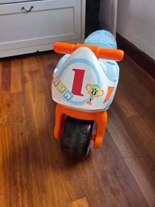 Moto de bebé azul +18 meses poco uso