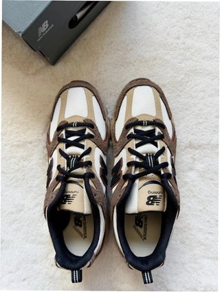 New Balance 530 Talla 42 Marrón y Beige