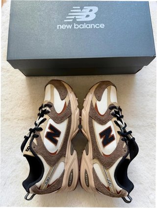 New Balance 530 Talla 42 Marrón y Beige