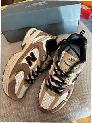 New Balance 530 Talla 43 Marrón y Beige