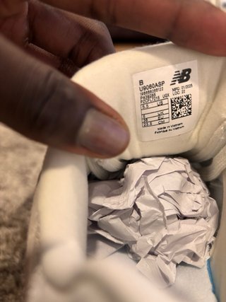 Tênis New Balance 9060 Bege e Branco