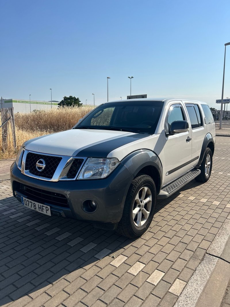 Nissan Pathfinder 2011 - foto 1