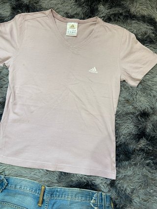 Camiseta Adidas Rosa V-Neck Y2K