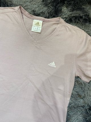 Camiseta Adidas Rosa V-Neck Y2K