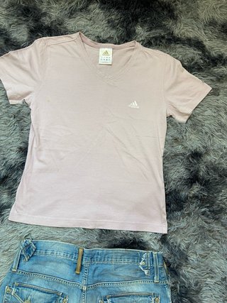 Camiseta Adidas Rosa V-Neck Y2K