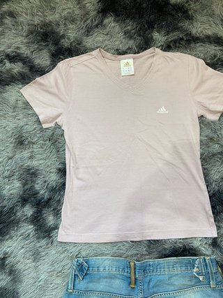 Camiseta Adidas Rosa V-Neck Y2K