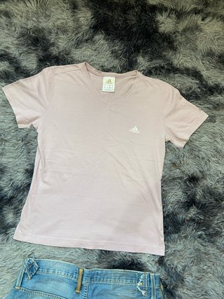 Camiseta Adidas Rosa V-Neck Y2K