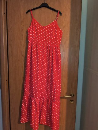 Vestito rosso a pois bianchi