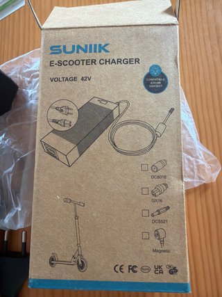 Cargador SUNIIK 42V 2A E-Scooter