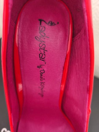 Zapatos de tacón rojos charol