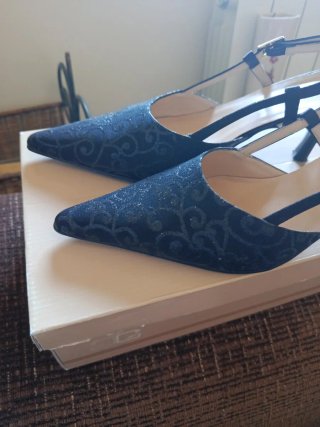 Zapatos de fiesta con tacón color negro