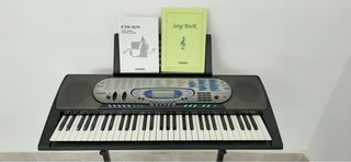 Teclado Casio CTK-571 + Soporte. Precio negociable