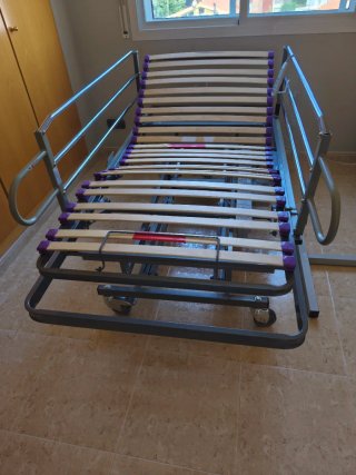 Cama geriátrica eléctrica con elevador
