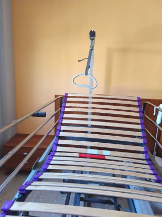 Cama geriátrica eléctrica con elevador