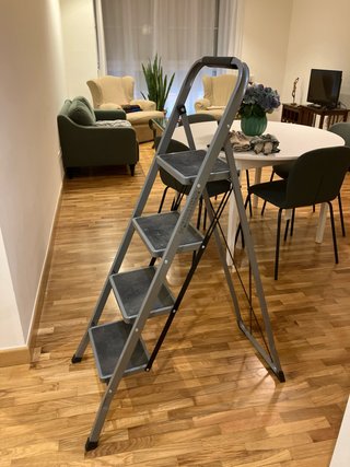 Escalera plegable 4 peldaños