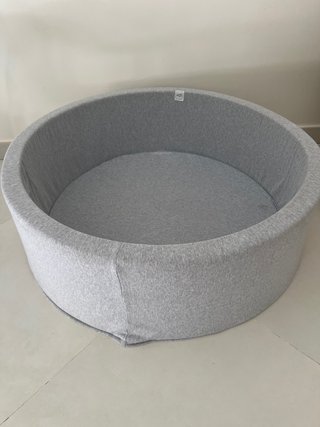 Piscina de bolas gris para bebé se vende sin bolas