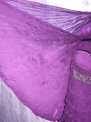 Vestido de fiesta morado con pedrería
