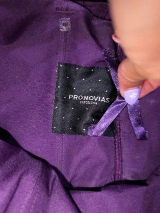 Vestido de fiesta morado con pedrería