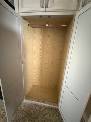 Armario madera empotrado lacado 3 puerta y altillo