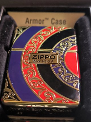 Zippo diseño arabesco esmalte rojo y azul Amor cas