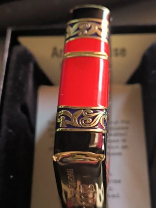 Zippo diseño arabesco esmalte rojo y azul Amor cas