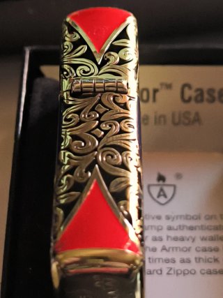 Zippo diseño arabesco esmalte rojo y azul Amor cas