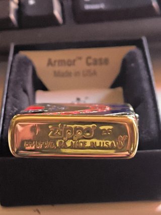 Zippo diseño arabesco esmalte rojo y azul Amor cas