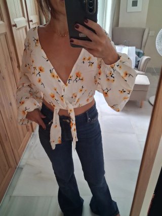 Blusa blanca floral manga abullonada
